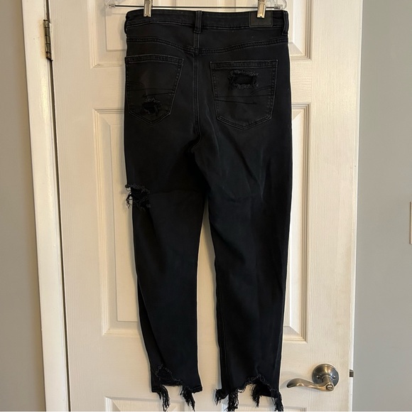 American Eagle Women's Mom Jeans Black with heavy distressing and holes size 8 - Picture 5 of 10